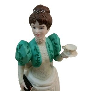 AVON Mrs. Albee Figurine Presidents Club Award